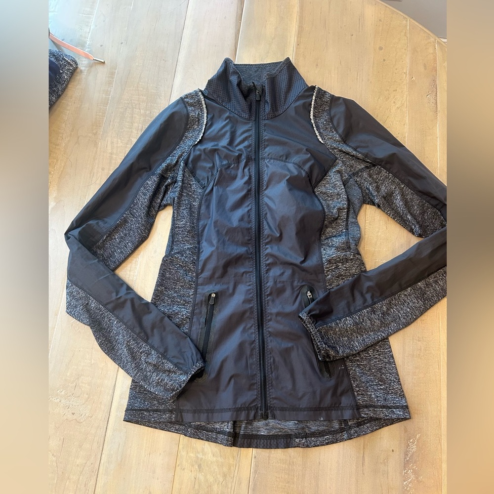 Lululemon lightweight zip up jacket 4